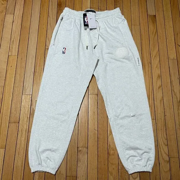 Nike Standard Issue NBA Brooklyn Nets Coreside Pants Men's Size M DA7891-051 New - Picture 1 of 6
